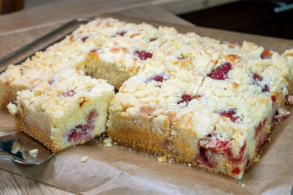 Erdbeer Streusel Schnitten